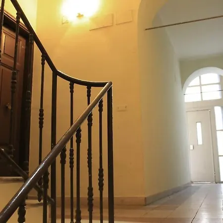 Near Colosseum By Varental 2br + 1sb Apartment