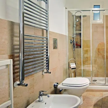 Appartement Near Colosseum By Varental 2br + 1sb Rome
